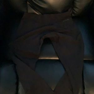 Black yoga capri bamboo material